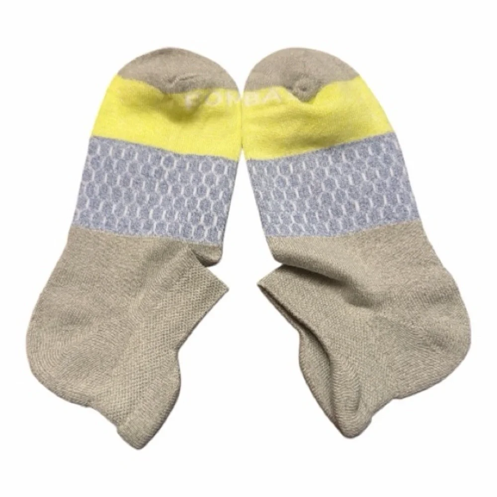 🆕 Bombas Gray and Yellow Ankle Socks Size Medium